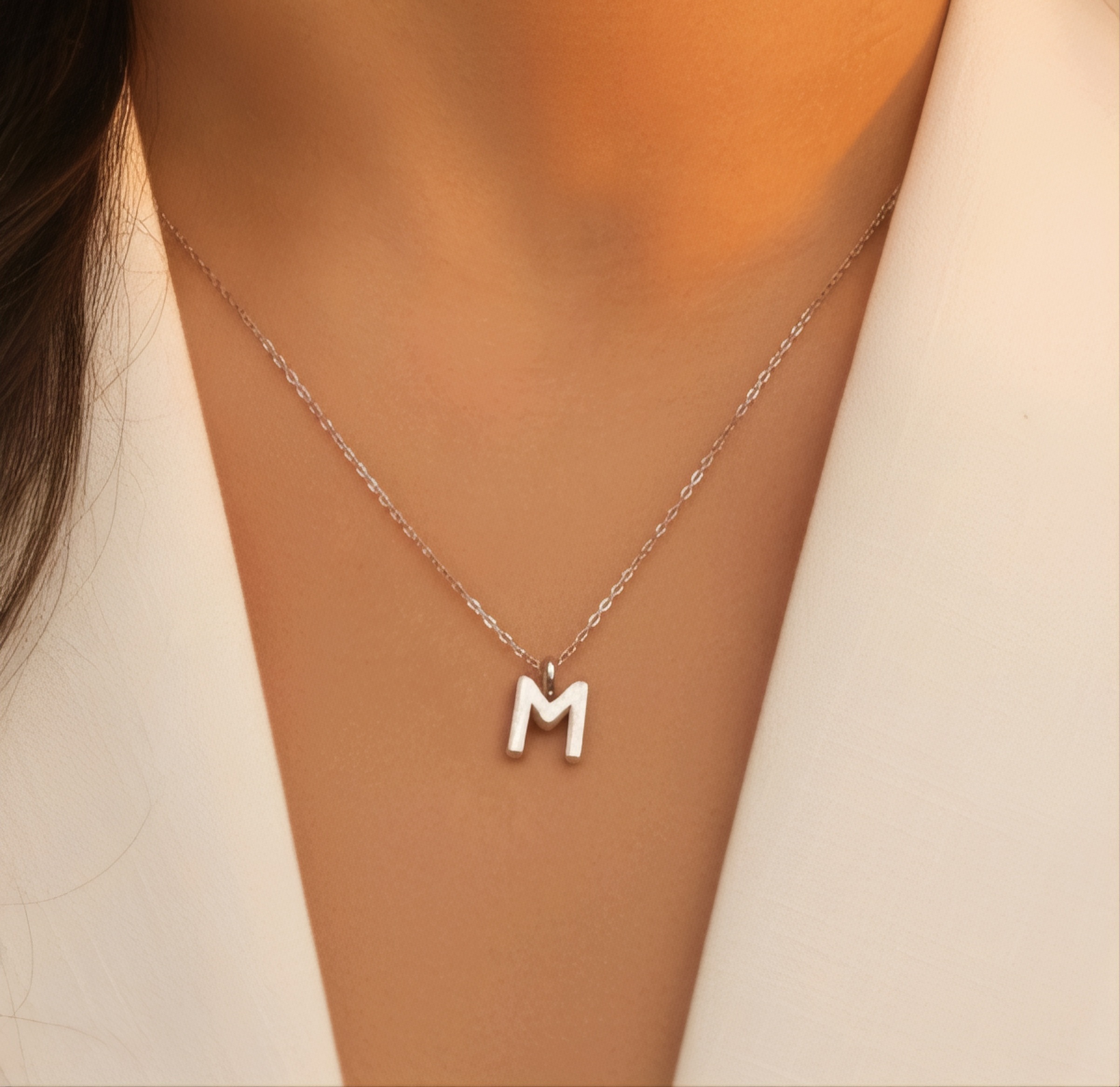 گردنبند نقره M با زنجیر و قفل نقره