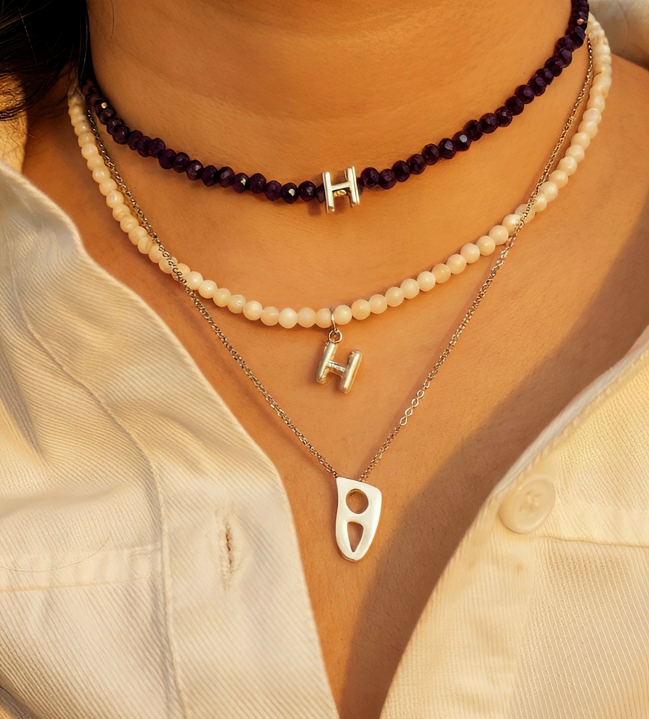 گردنبند نقره H با صدف و قفل نقره