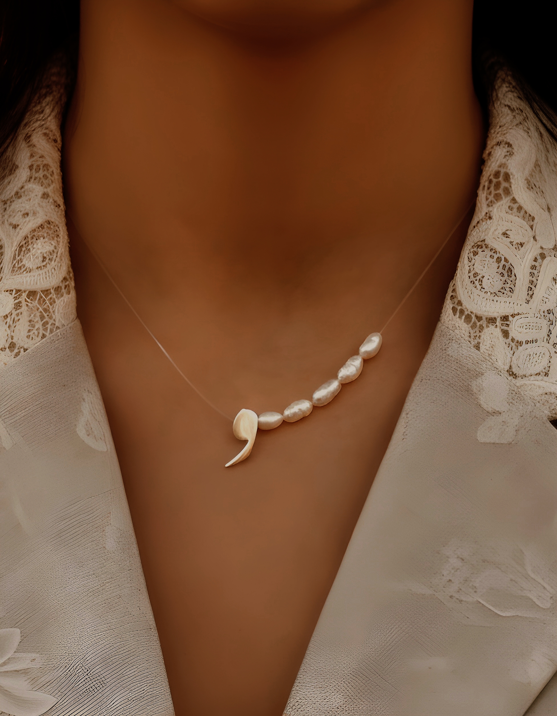 گردنبند حرف نقره واو و مروارید پرورشی